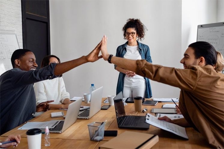 Découvrez les avantages, inconvénients et points de vigilance de la sous-traitance en comptabilité pour la Belgique dans une analyse professionnelle